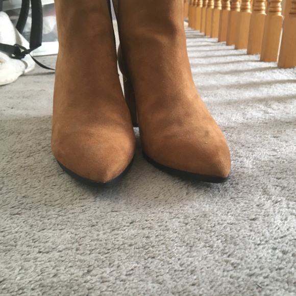 Stylish booties - Picture 2 of 5